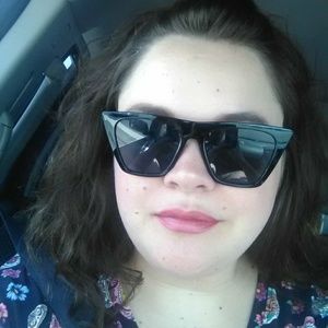 Meet your Posher, Cecilia